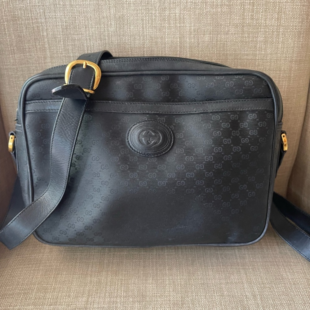 Authentic Gucci vintage black crossbody bag 001.113.5941 (PO6)